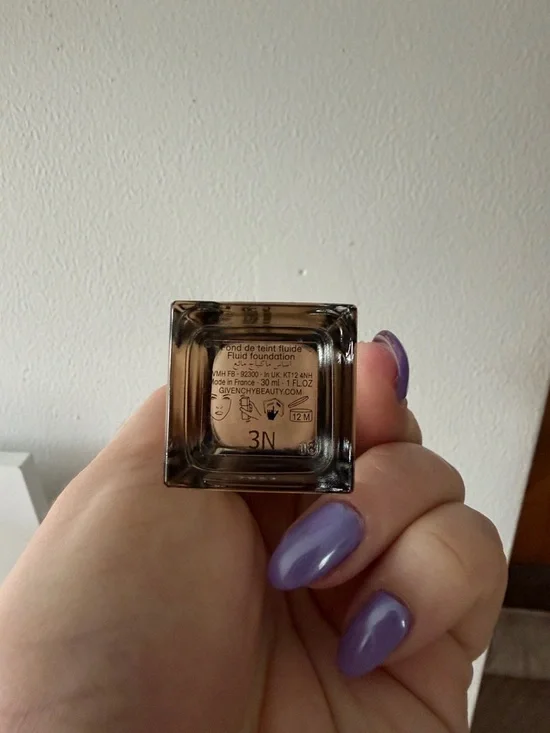 Givenchy Prisme Libre Foundation shade 3N - Picture 3 of 5